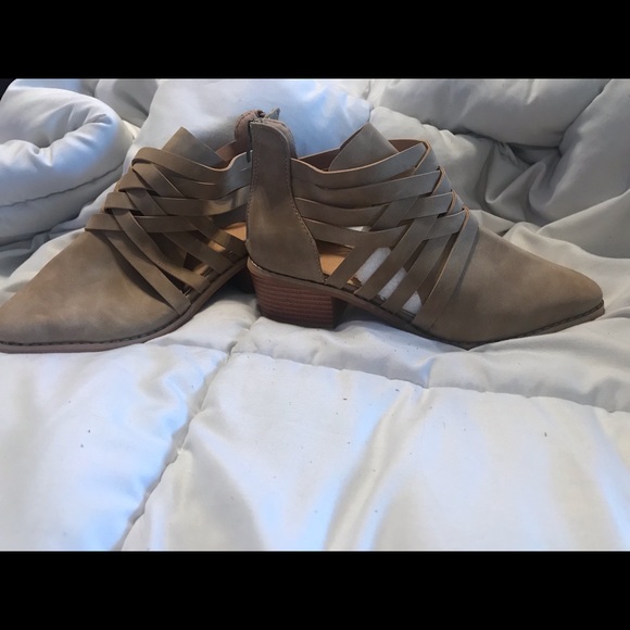 Woven tan booties - Picture 2 of 5